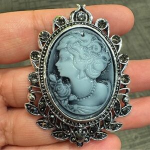 Vintage style Silver Cameo Brooch